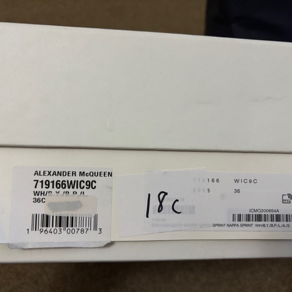 Alexander McQueen sneakers women’s size 36(6) practically new only worn once - Picture 5 of 6